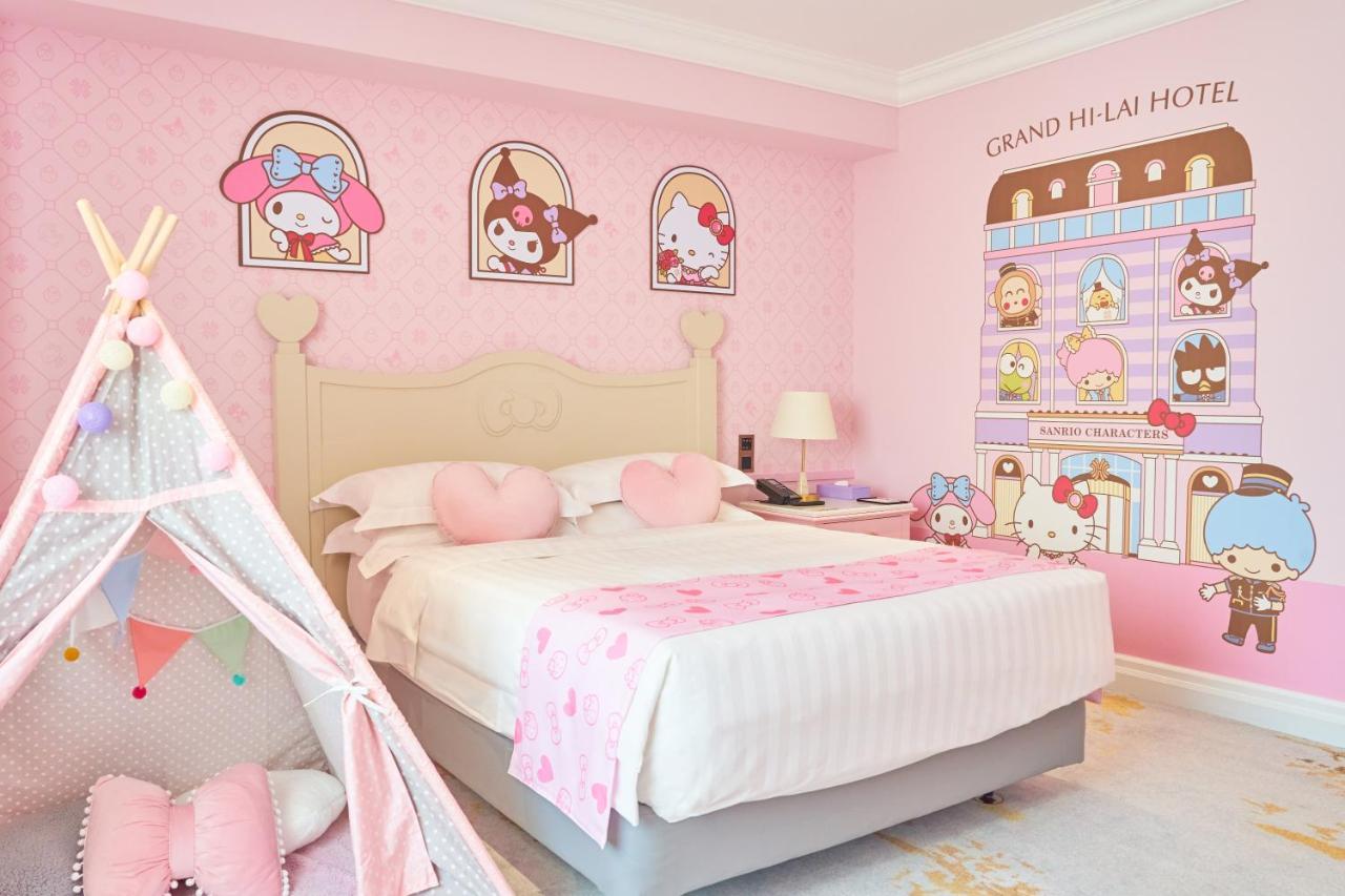 Grand Hi Lai Hotel Kaohsiung Zewnętrze zdjęcie A bedroom decorated with Sanrio characters
