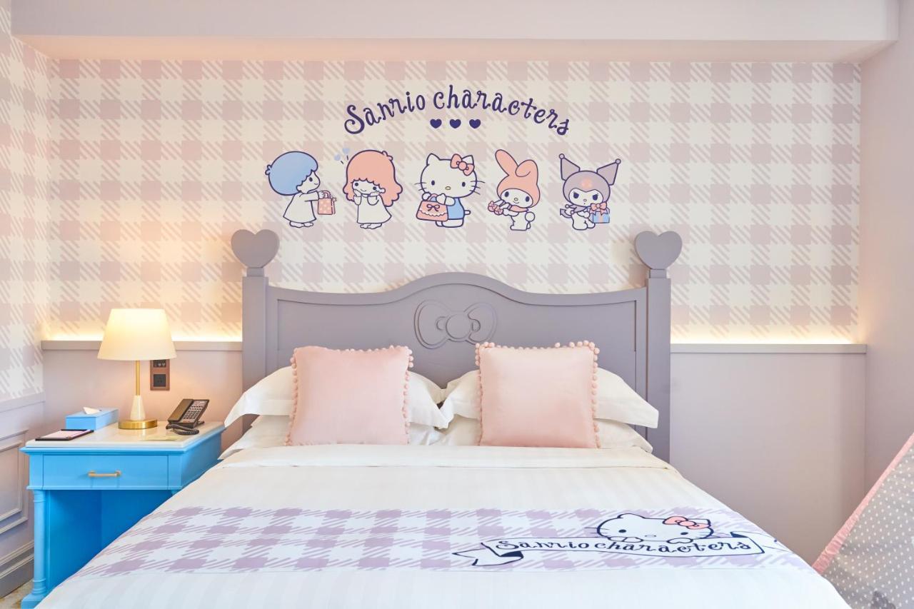 Grand Hi Lai Hotel Kaohsiung Zewnętrze zdjęcie Sanrio characters on a wall